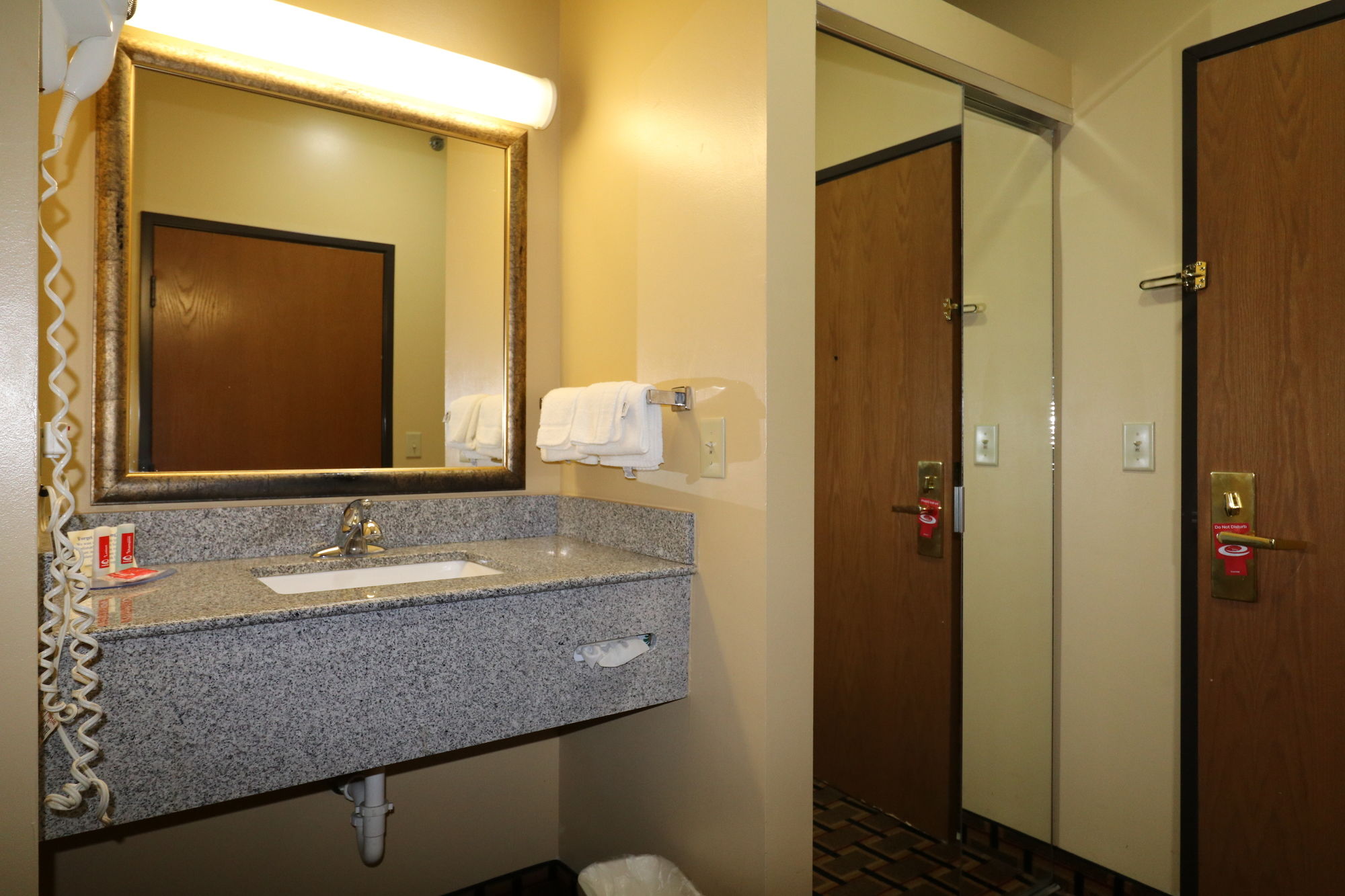 Econo Lodge I-27