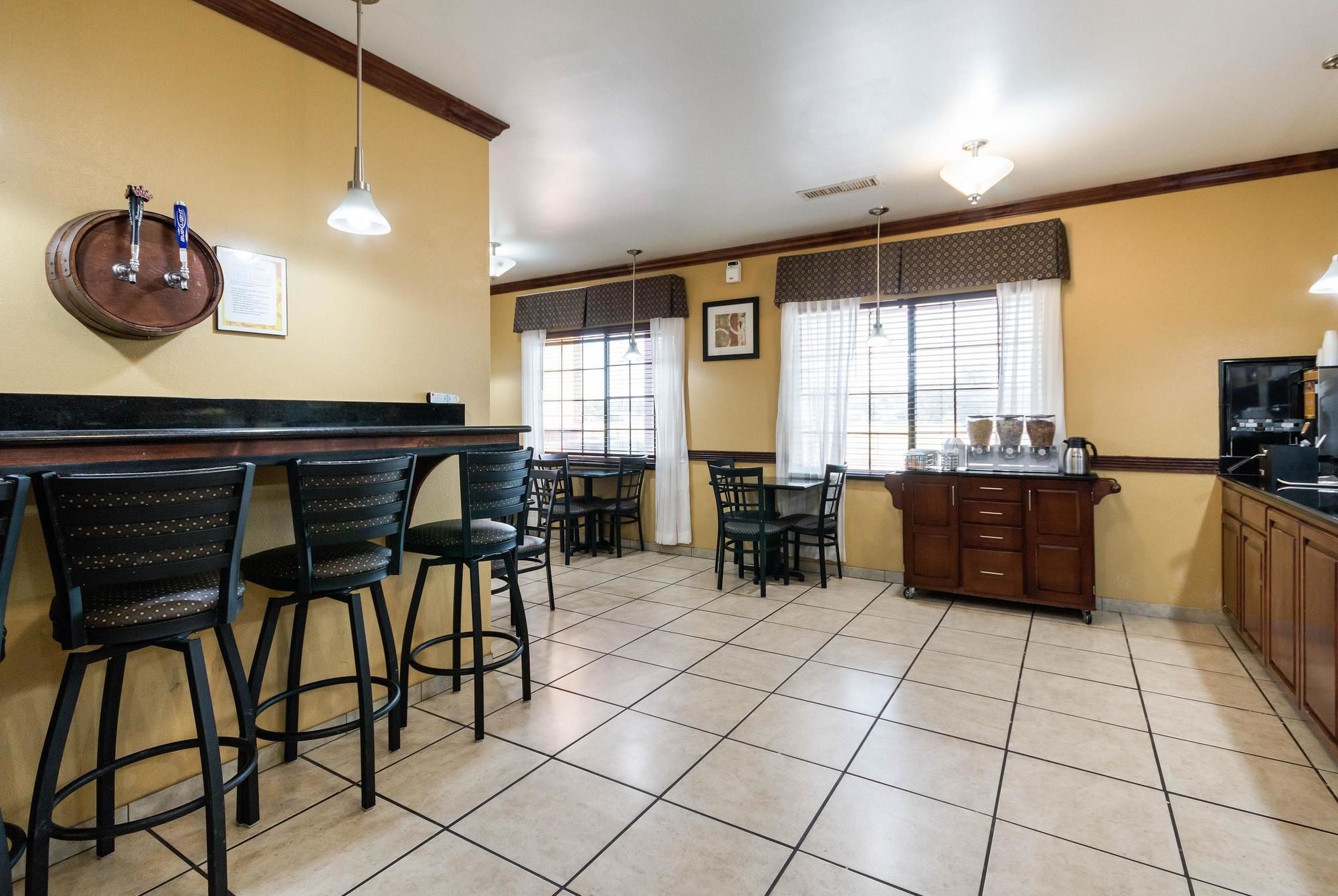 Econo Lodge I-27