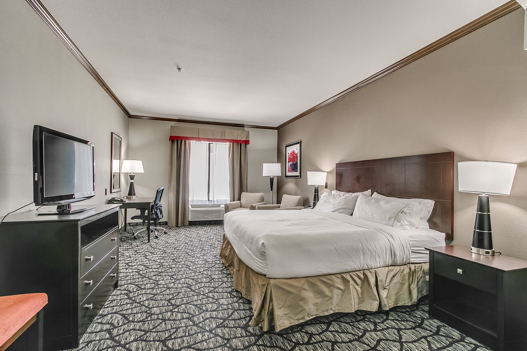 Holiday Inn Express & Suites South