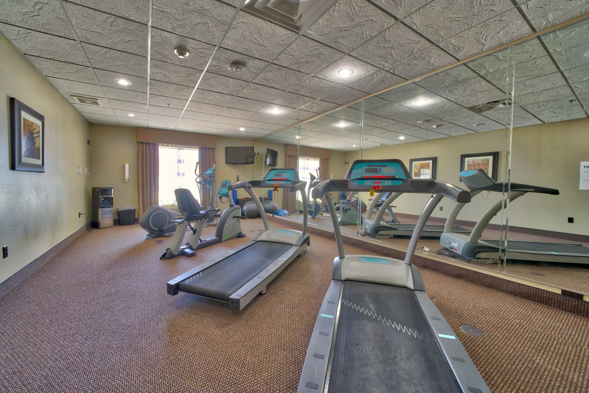 Holiday Inn Express & Suites South