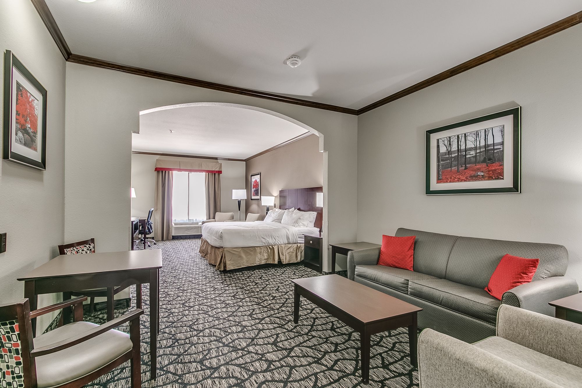 Holiday Inn Express & Suites South