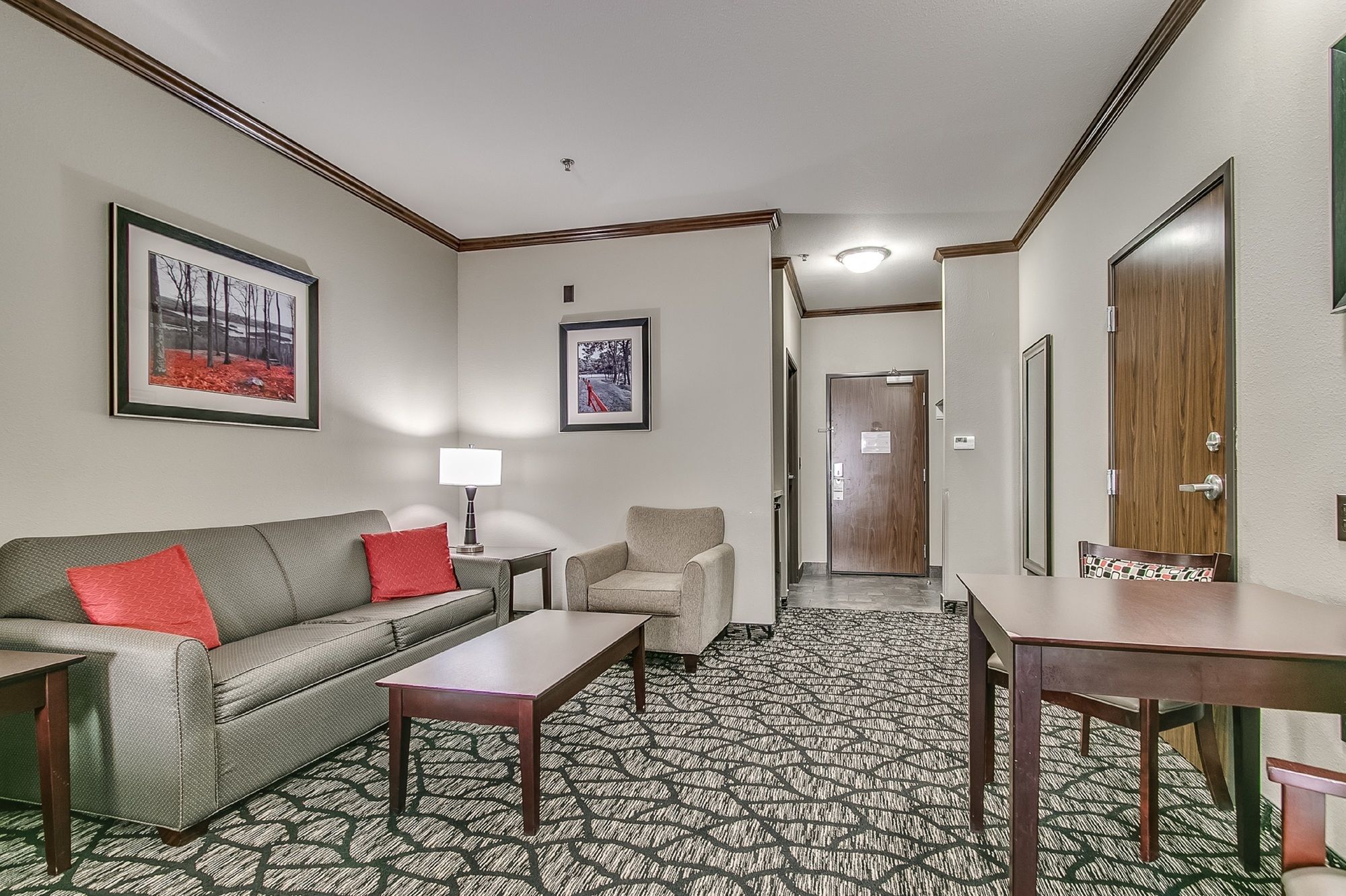 Holiday Inn Express & Suites South