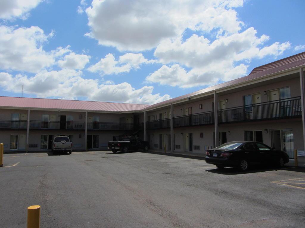 Super 8 by Wyndham Lubbock Civic Center North