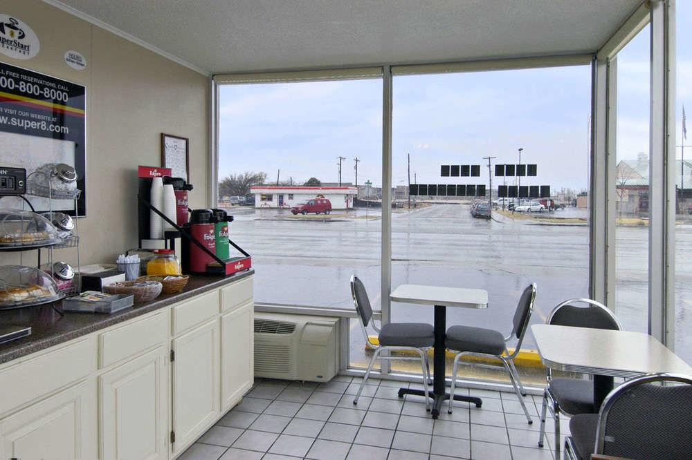 Super 8 by Wyndham Lubbock Civic Center North