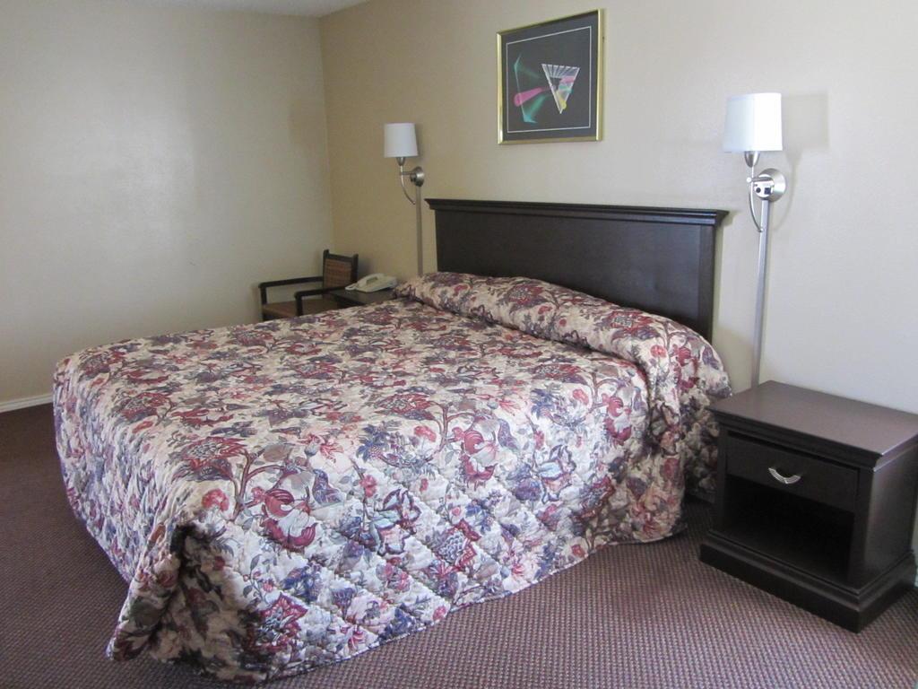 Super 8 by Wyndham Lubbock Civic Center North