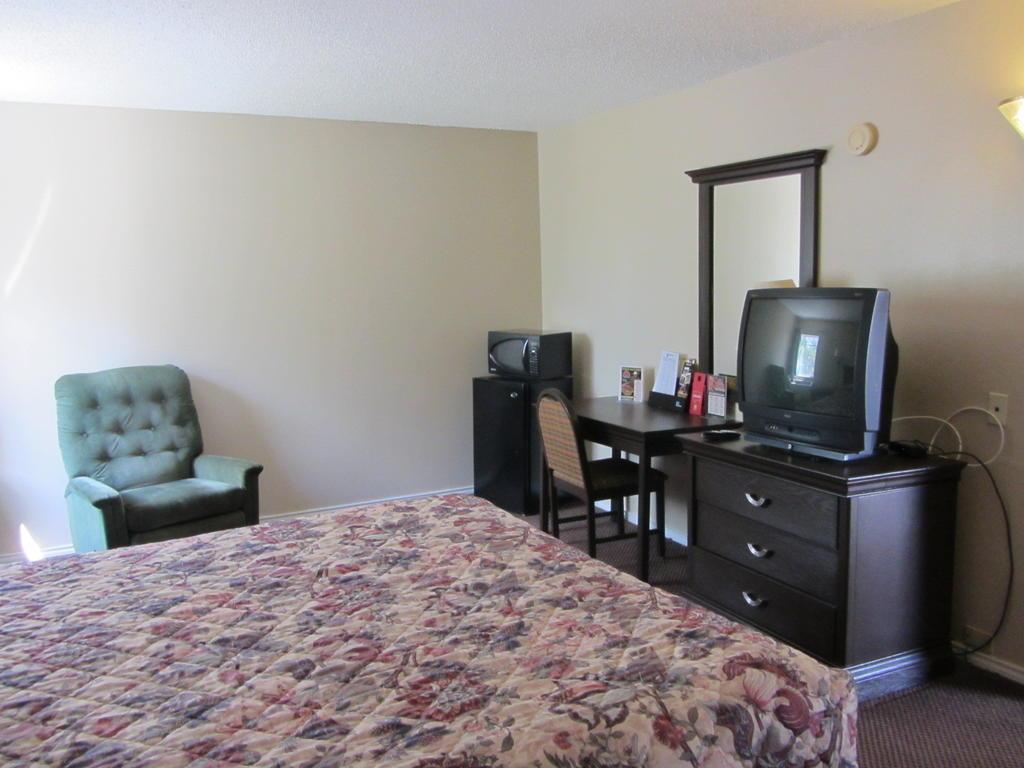 Super 8 by Wyndham Lubbock Civic Center North