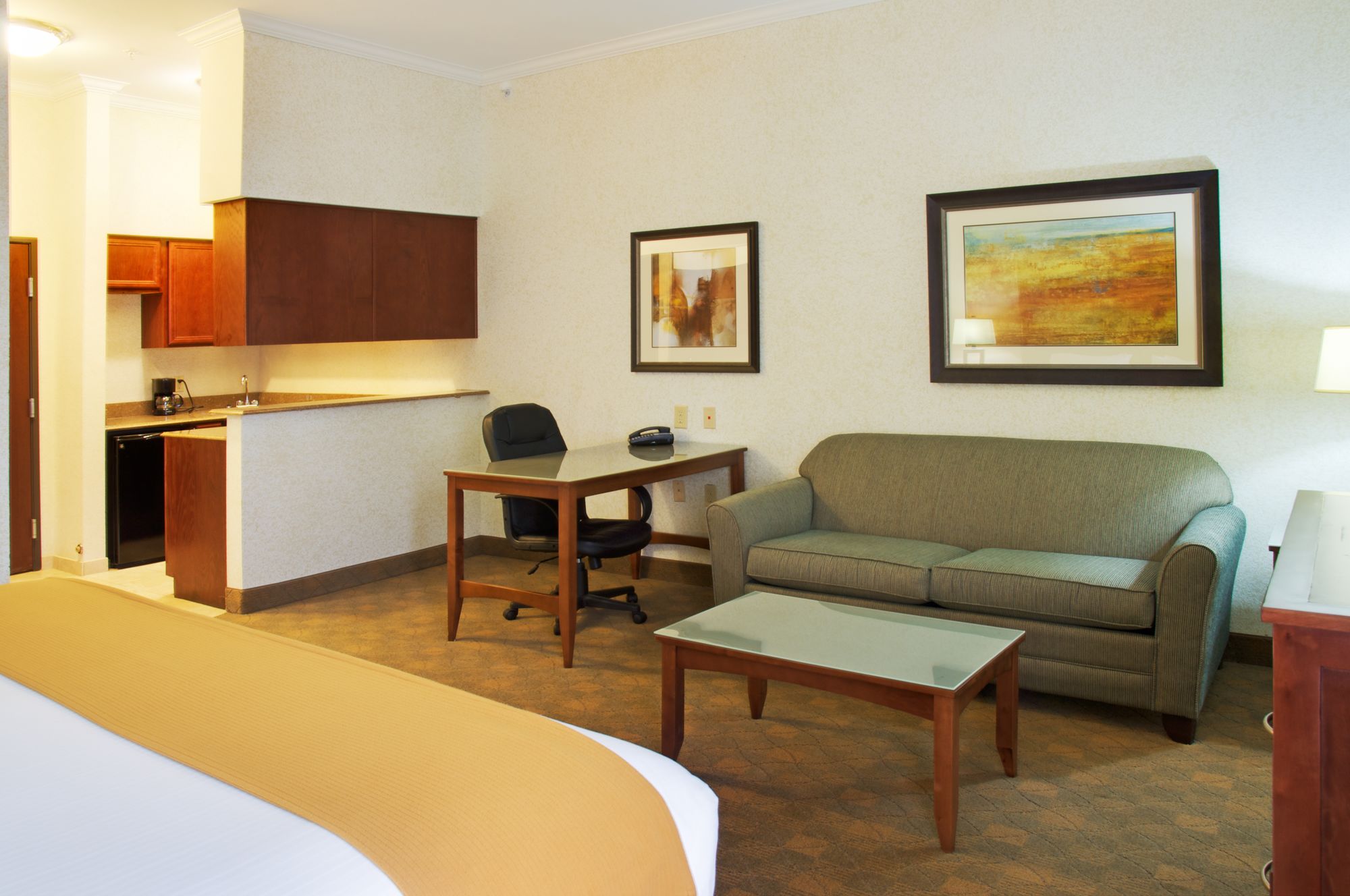 Holiday Inn Express & Suites Lufkin South