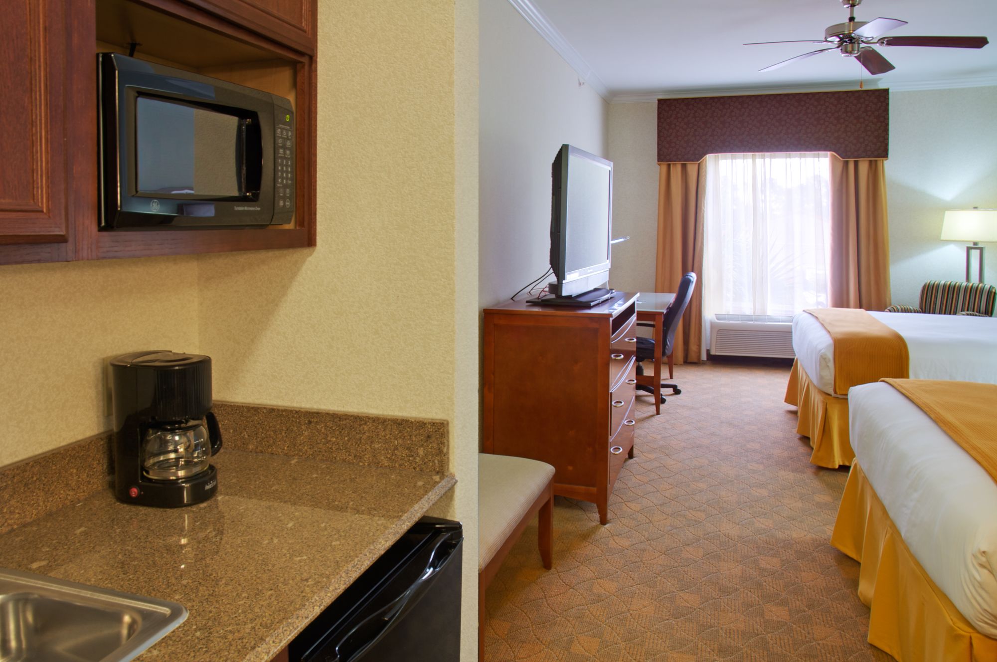 Holiday Inn Express & Suites Lufkin South