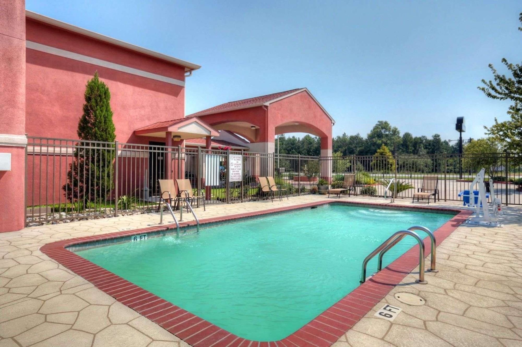 Days Inn by Wyndham Lumberton