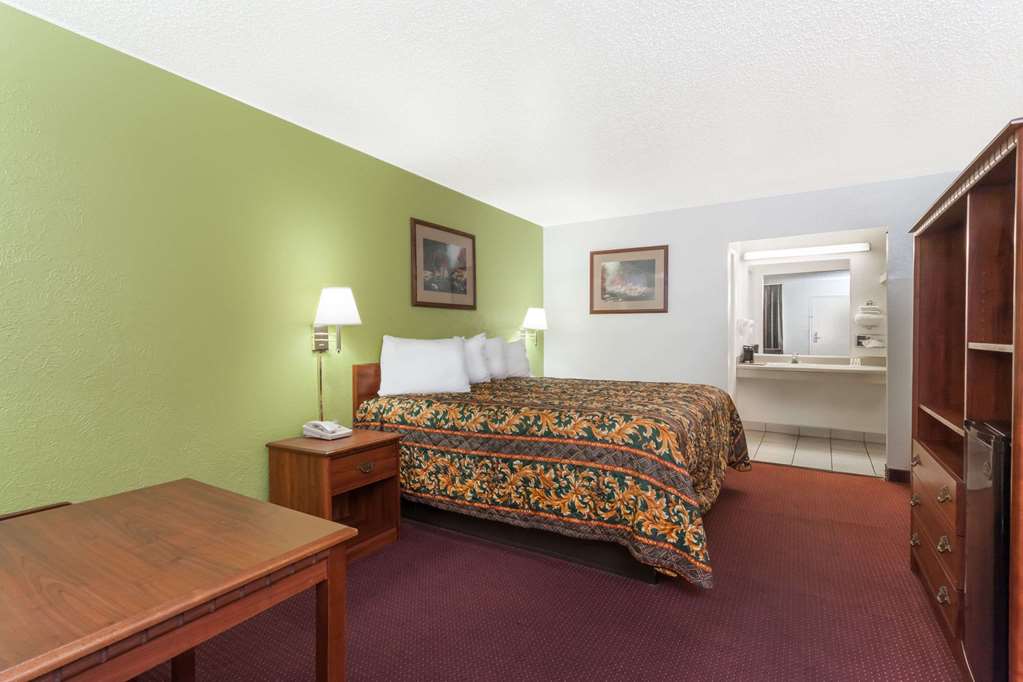 Days Inn by Wyndham San Antonio Lytle