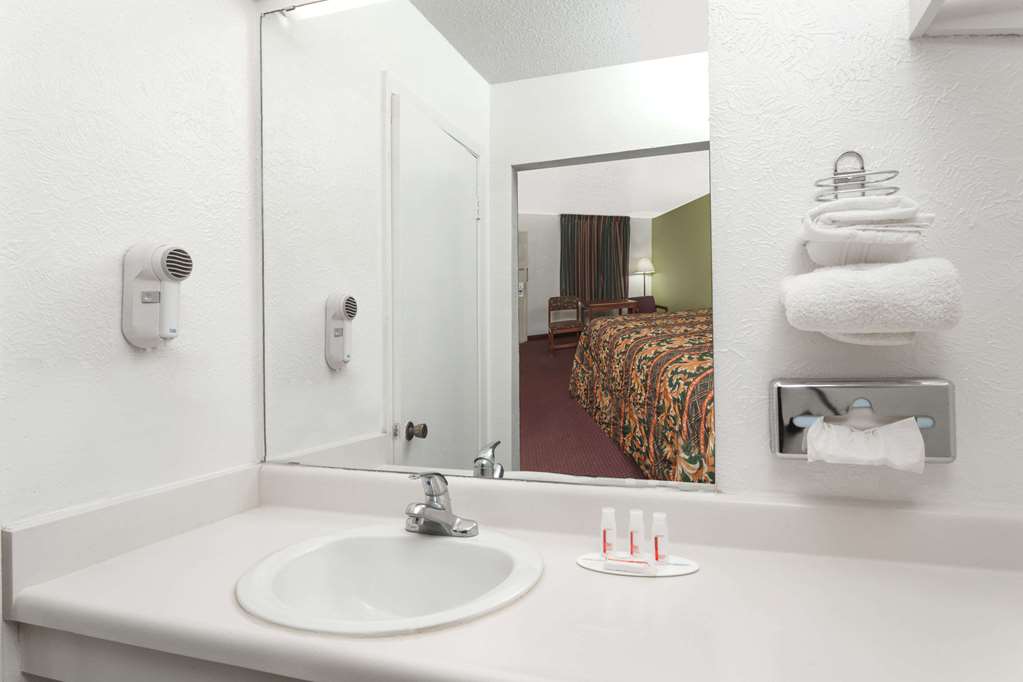 Days Inn by Wyndham San Antonio Lytle