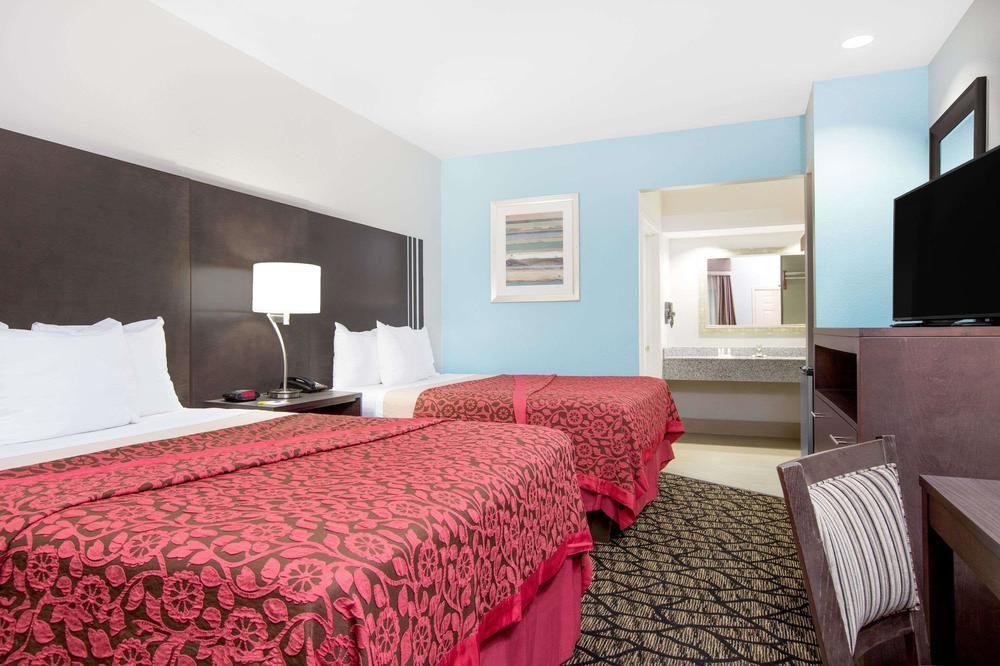 Days Inn & Suites by Wyndham Madisonville