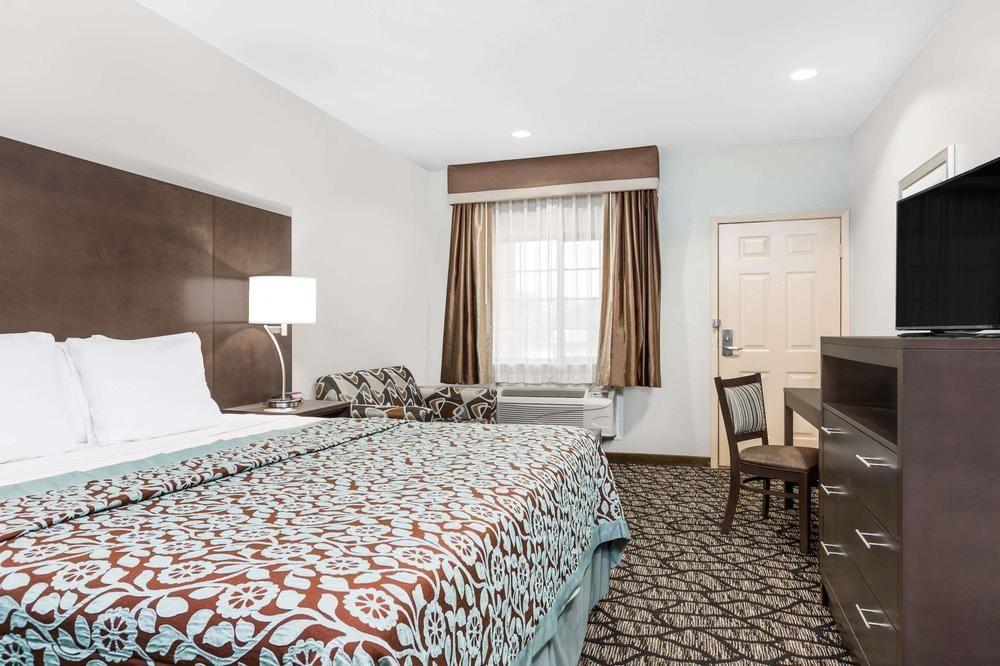 Days Inn & Suites by Wyndham Madisonville