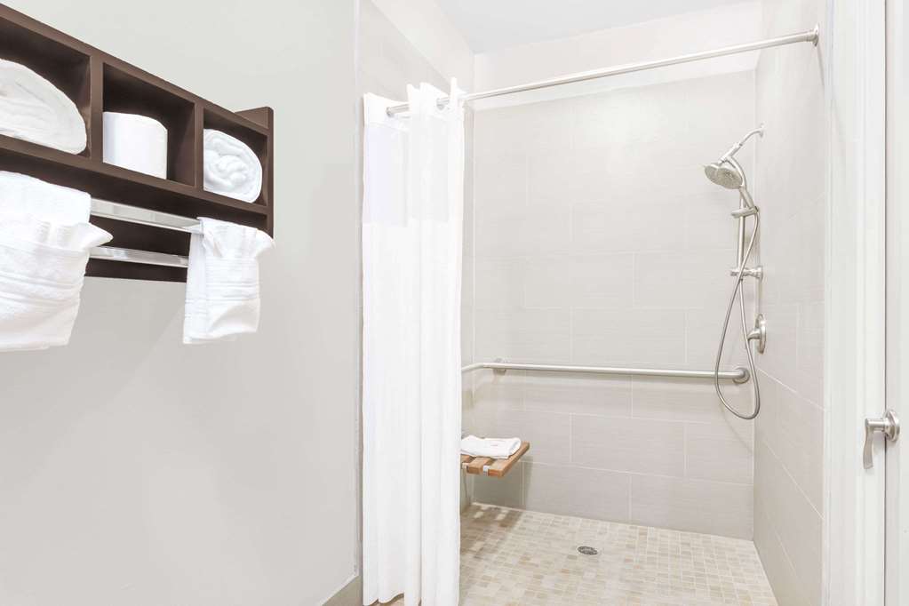 Days Inn & Suites by Wyndham Madisonville