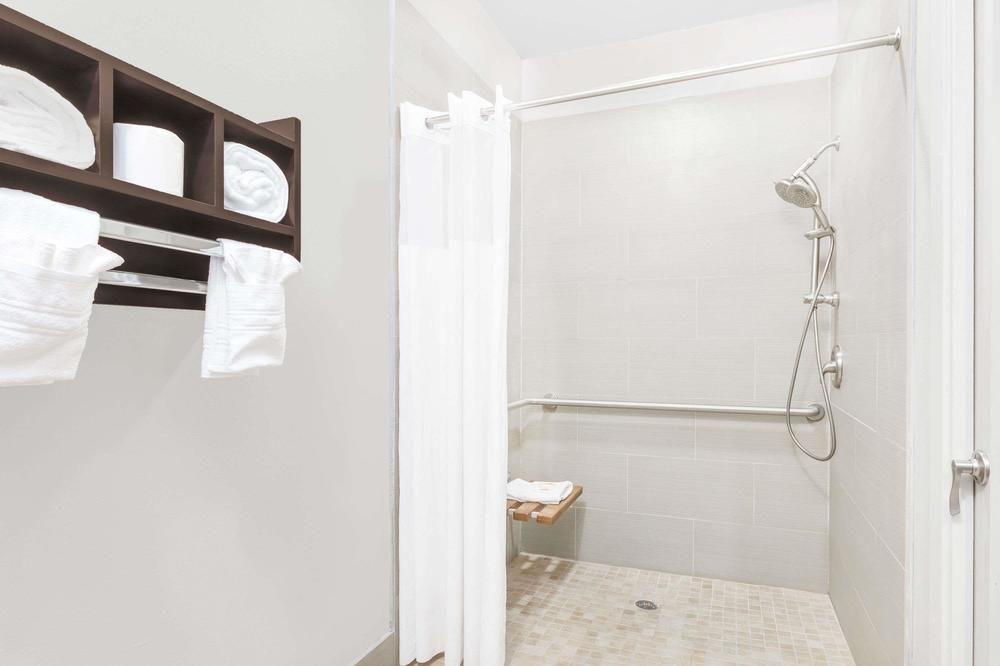 Days Inn & Suites by Wyndham Madisonville