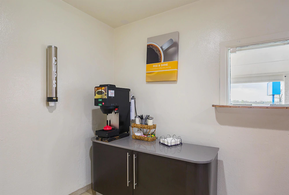 Motel 6 Madisonville