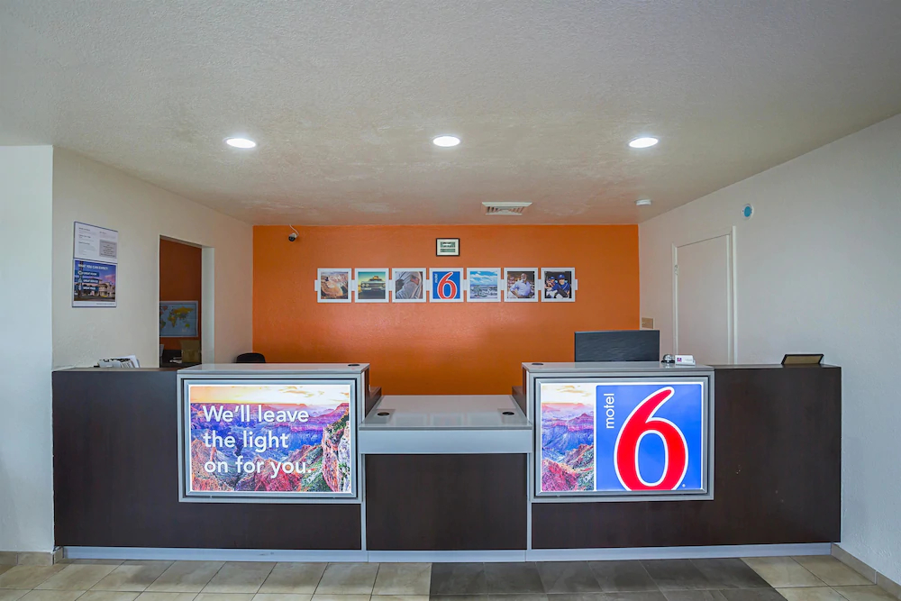 Motel 6 Madisonville