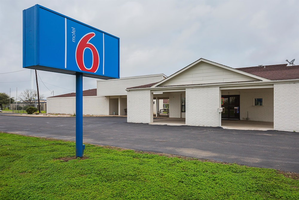 Motel 6 Madisonville