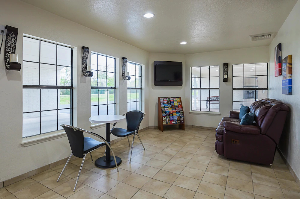 Motel 6 Madisonville
