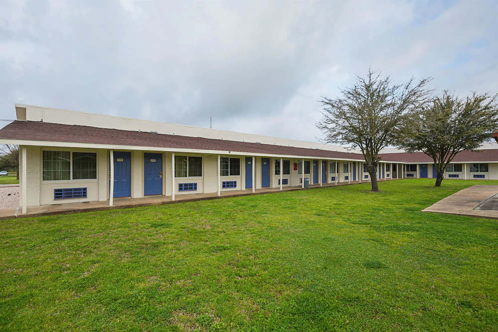 Motel 6 Madisonville
