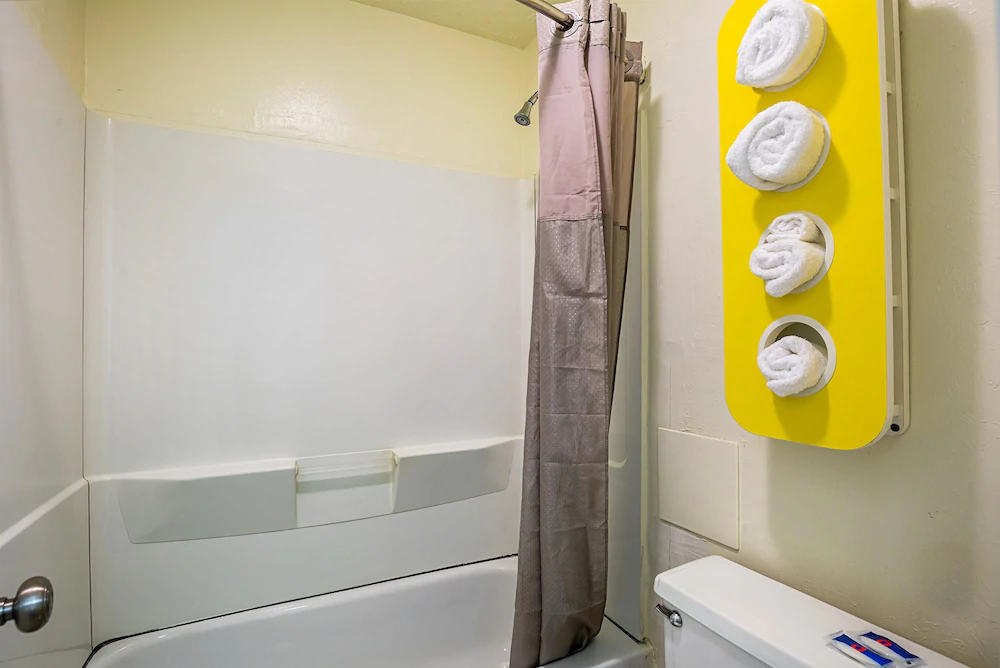 Motel 6 Madisonville