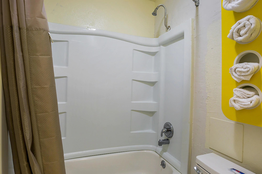 Motel 6 Madisonville