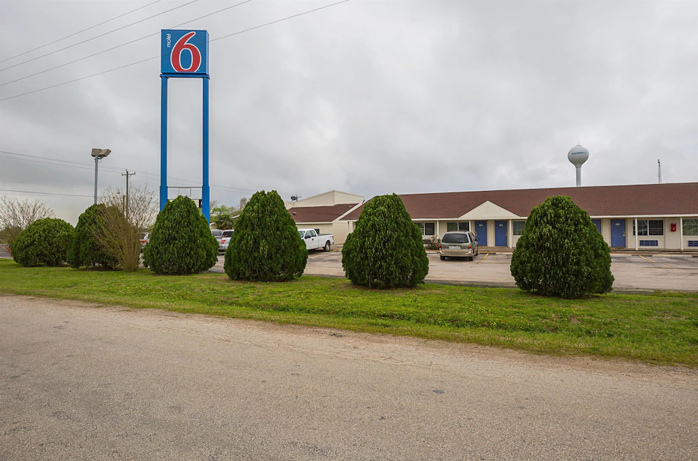 Motel 6 Madisonville
