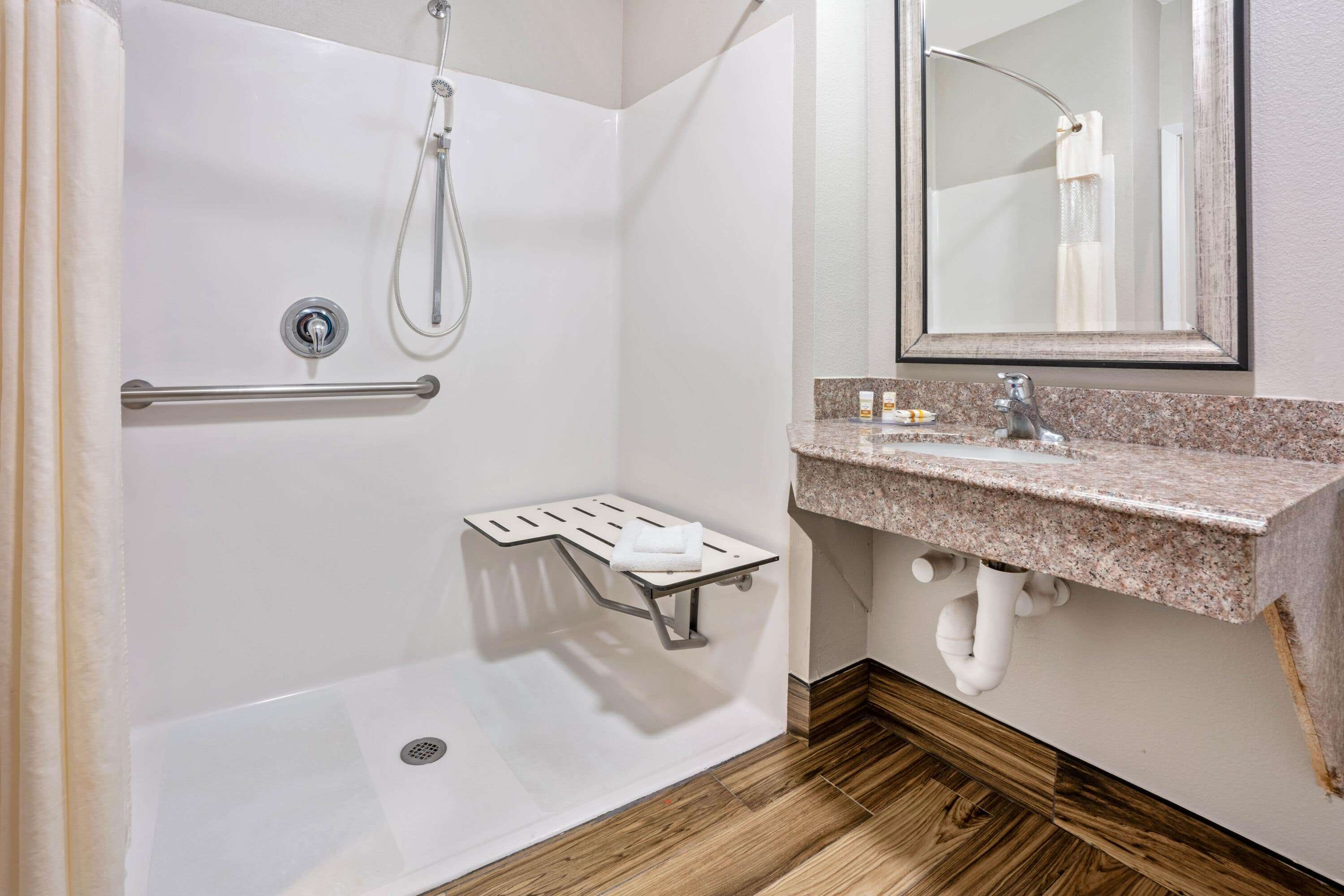 La Quinta Inn & Suites by Wyndham Houston - Magnolia