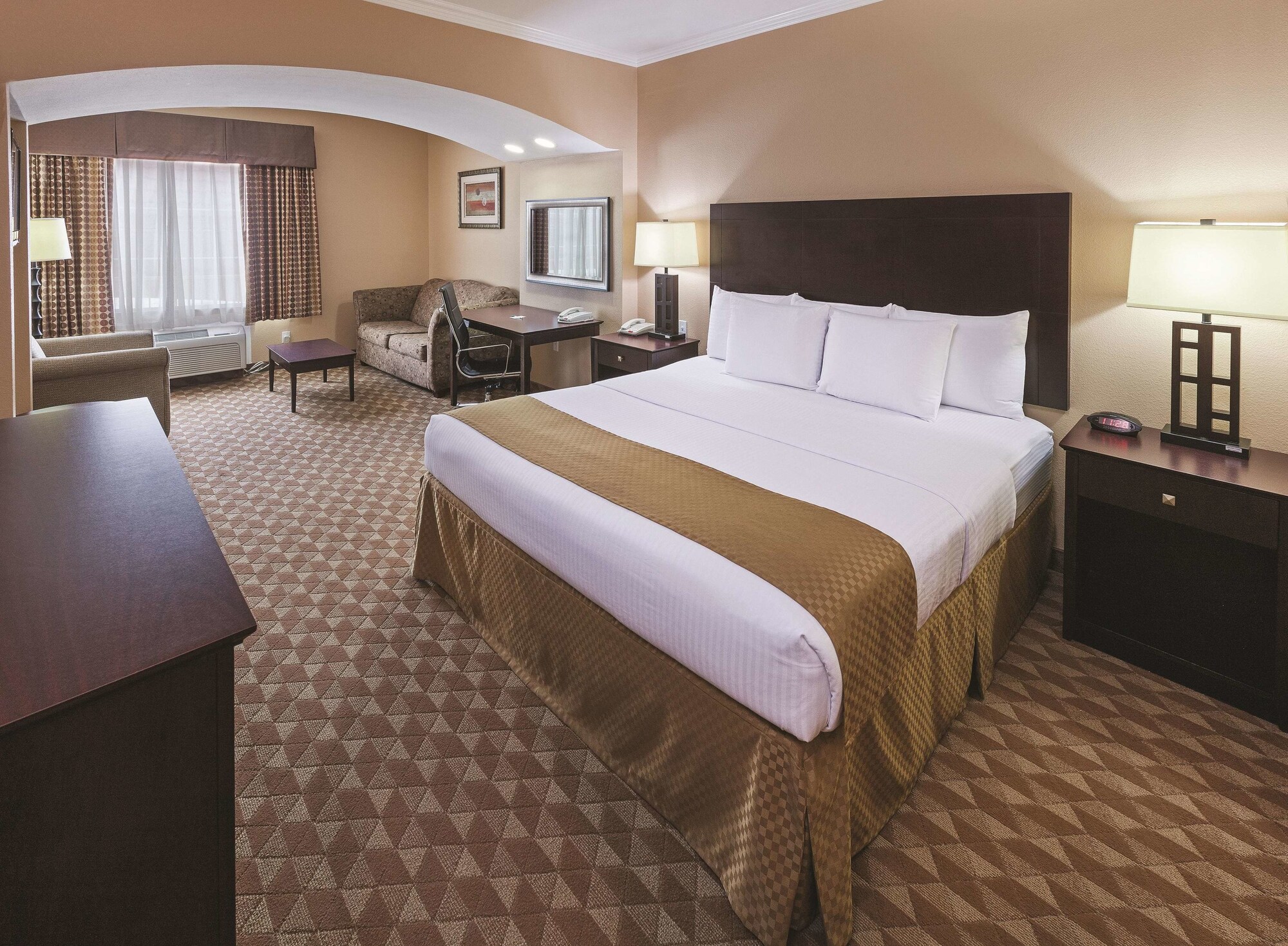 La Quinta Inn & Suites by Wyndham Houston - Magnolia