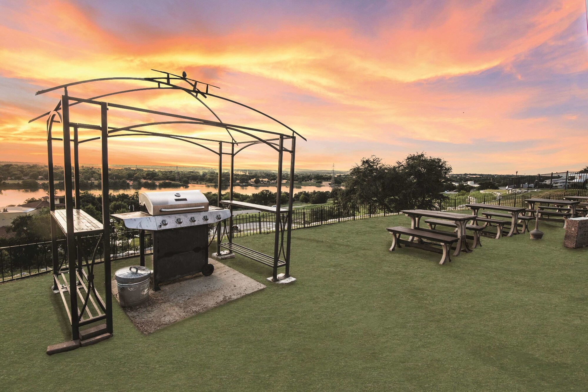 La Quinta Inn & Suites by Wyndham Marble Falls