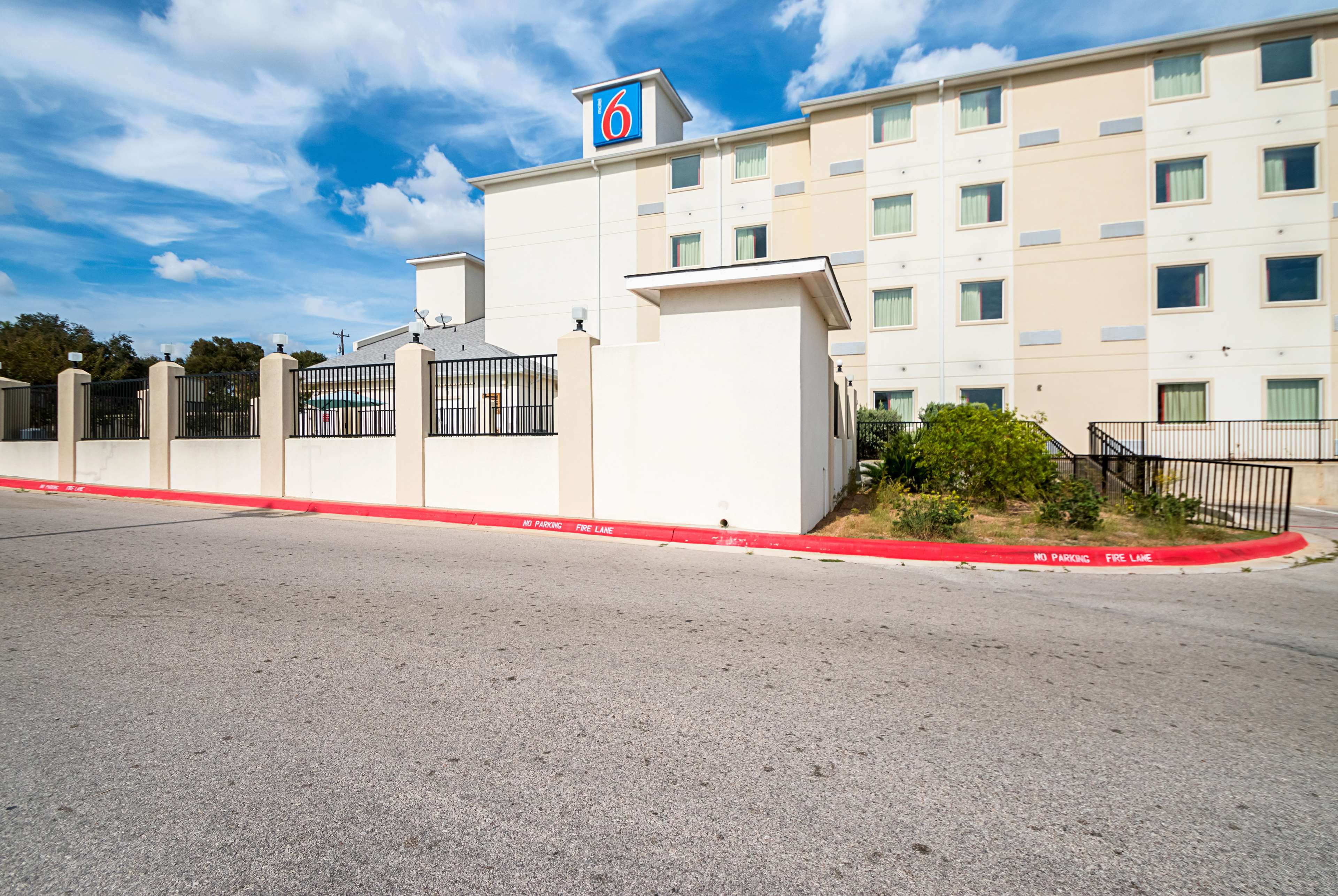 Motel 6 Marble Falls