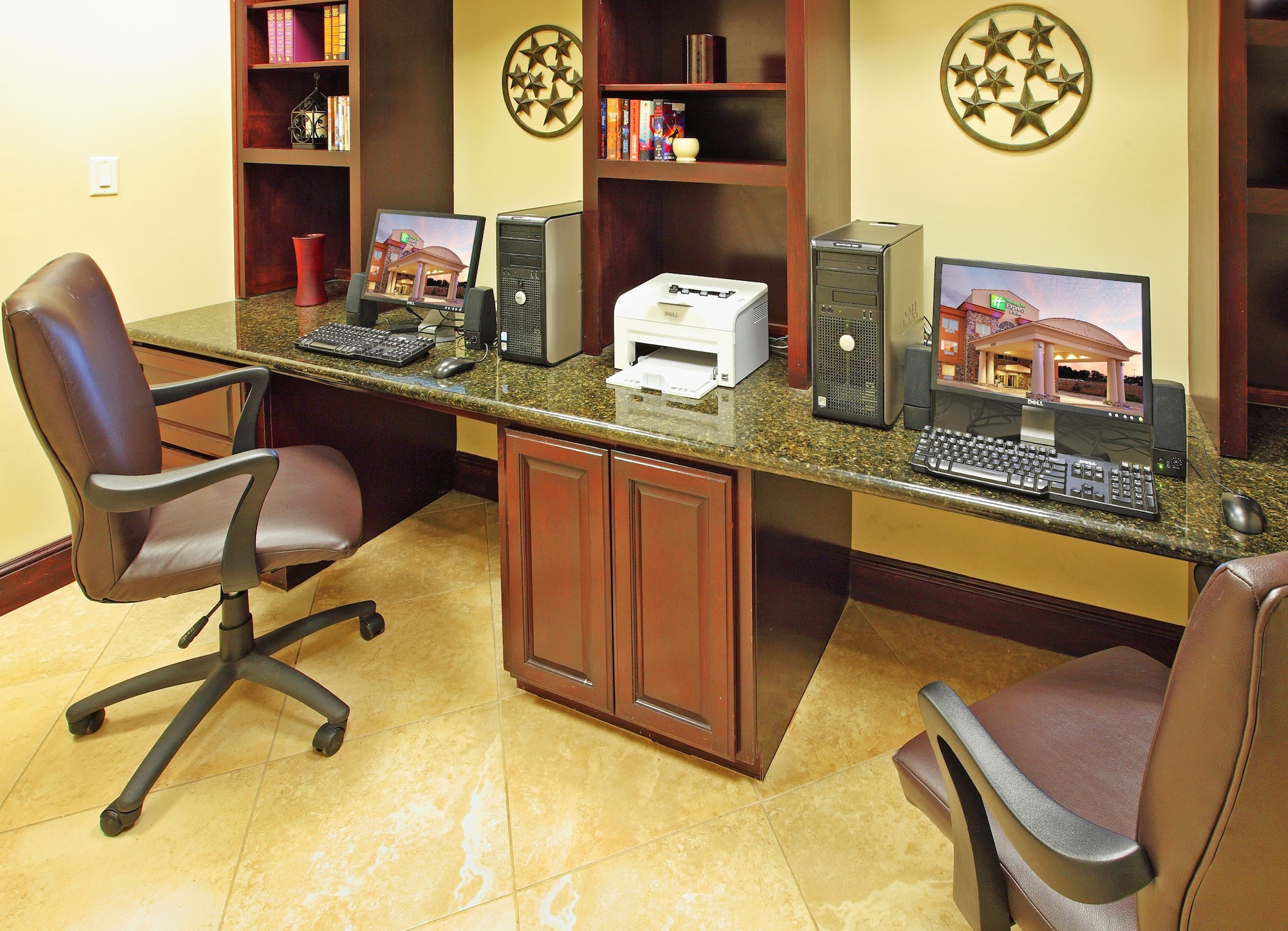 Holiday Inn Express Hotel & Suites Marshall South