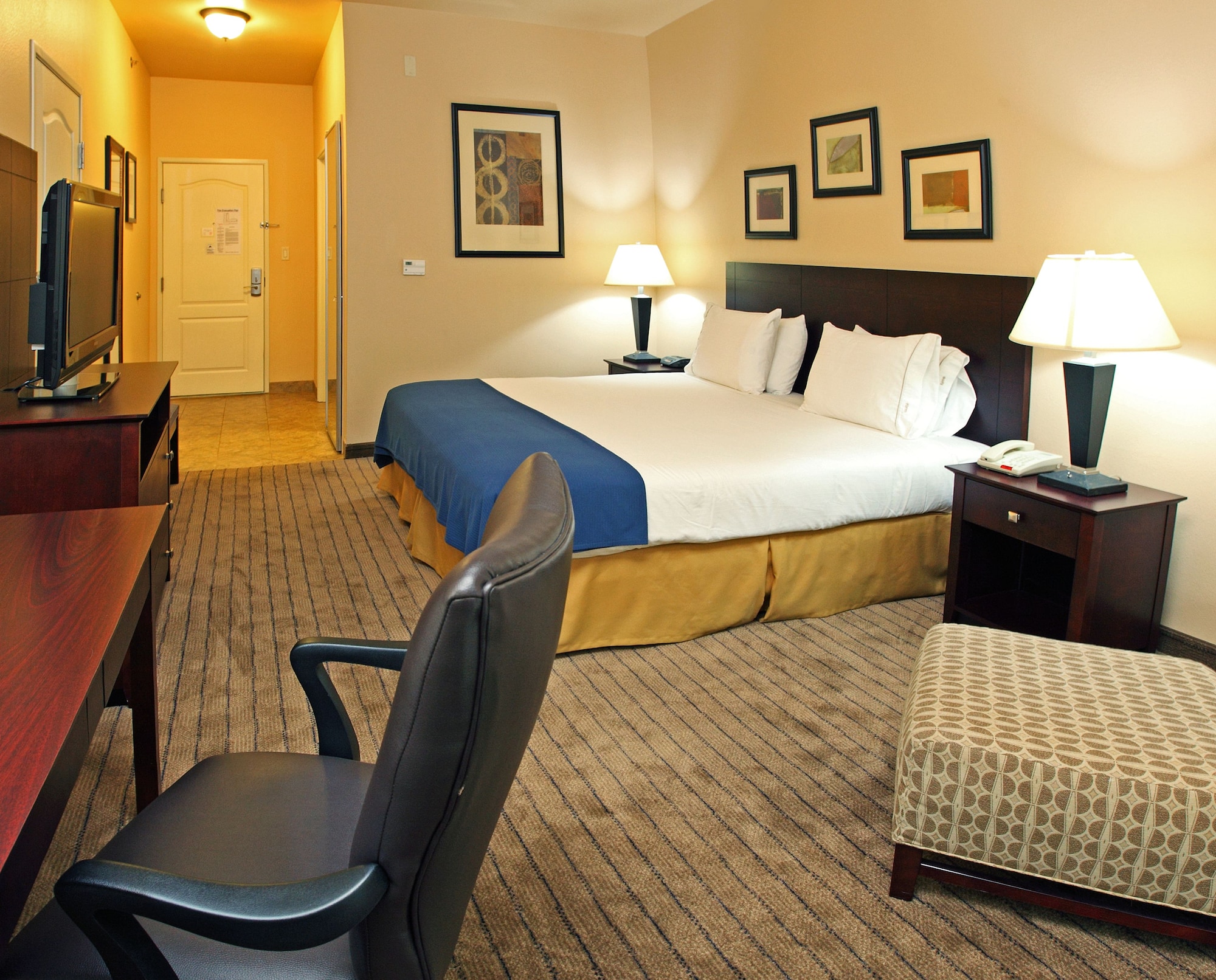 Holiday Inn Express Hotel & Suites Marshall South