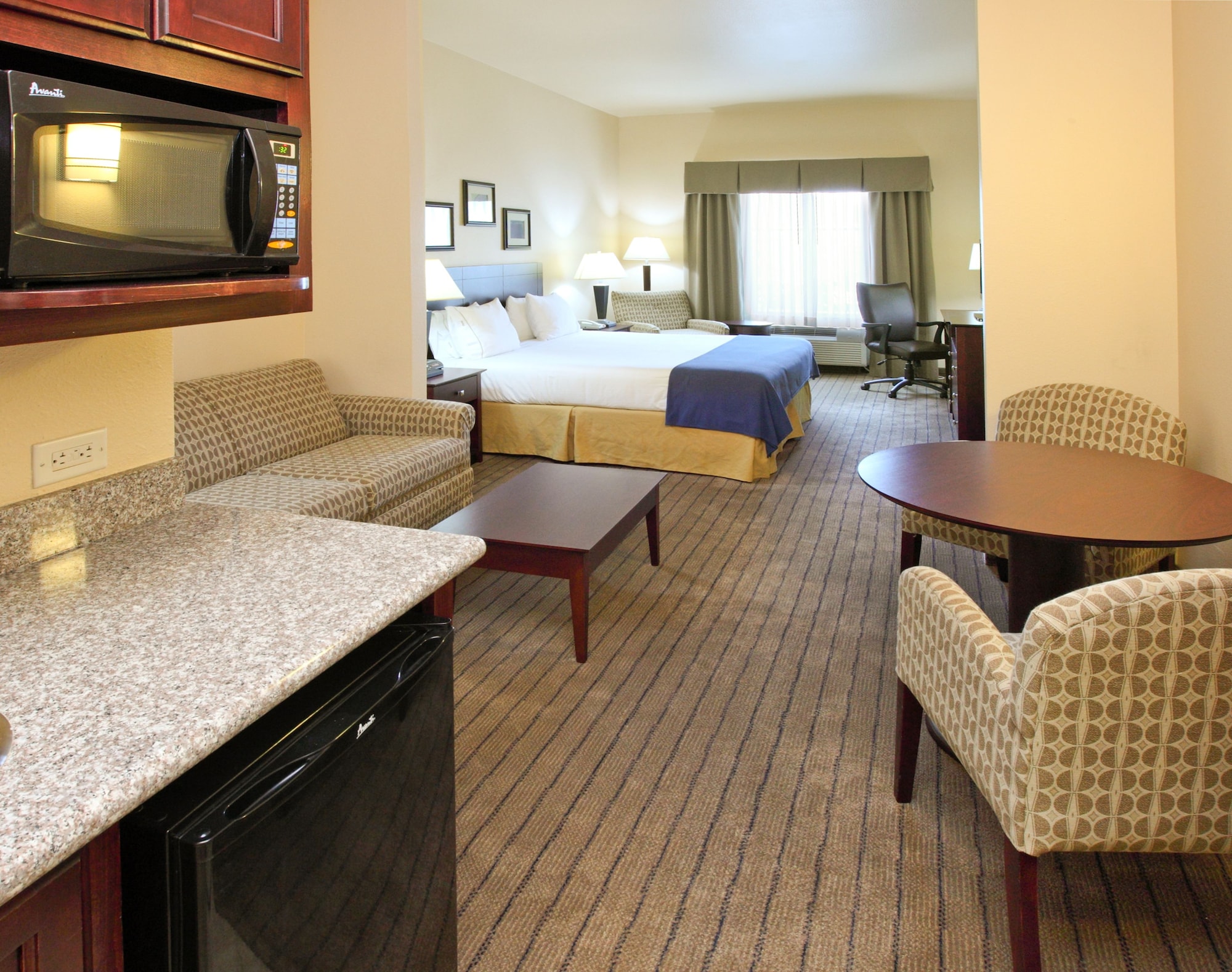 Holiday Inn Express Hotel & Suites Marshall South