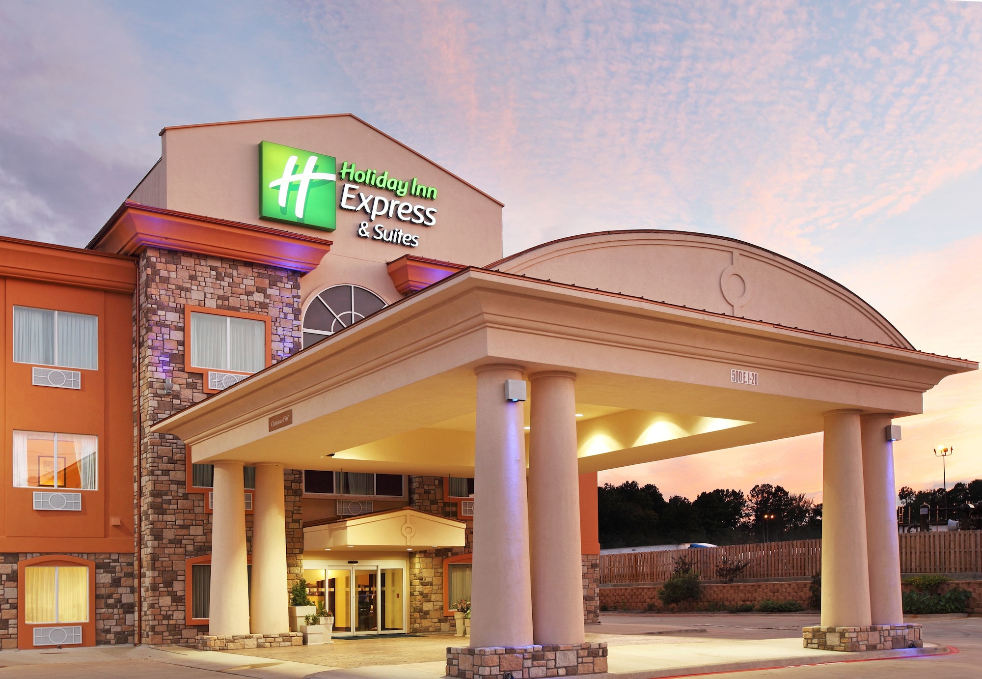 Holiday Inn Express Hotel & Suites Marshall South