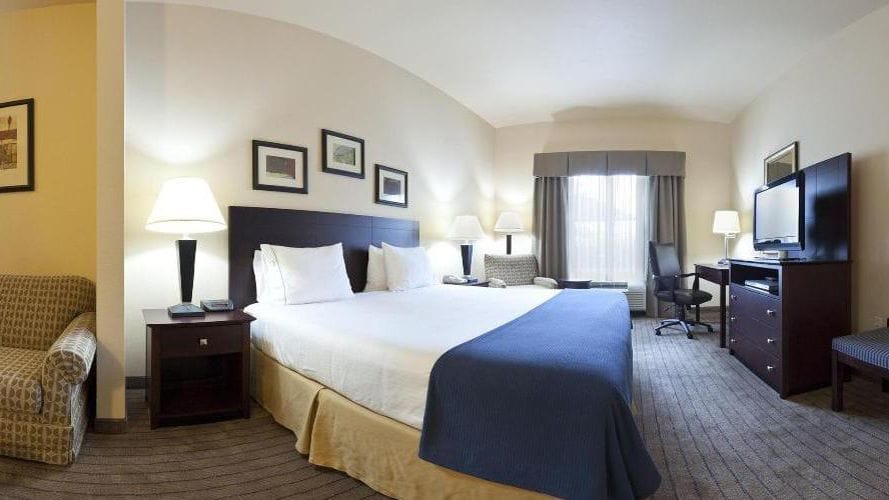 Holiday Inn Express Hotel & Suites Marshall South