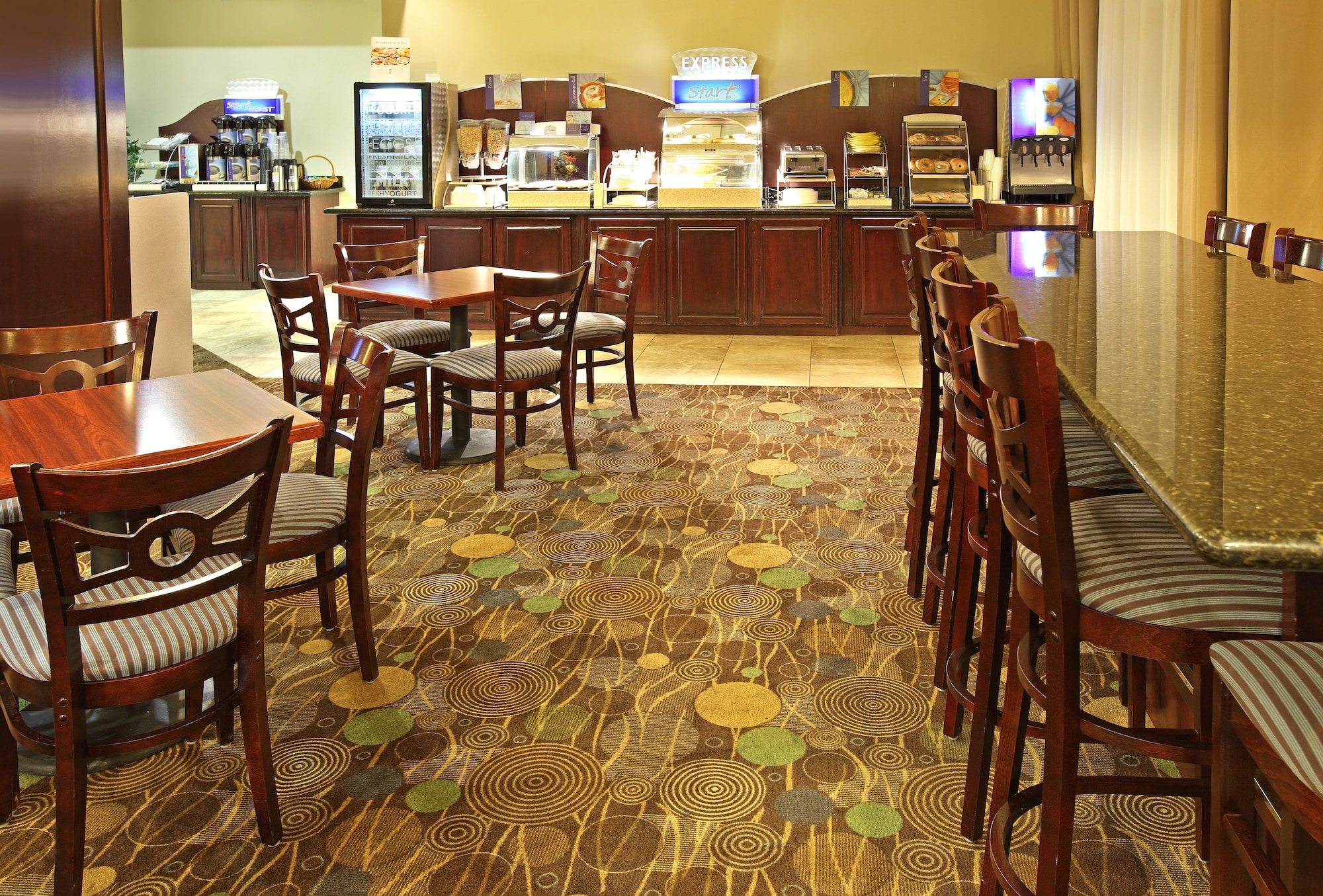 Holiday Inn Express Hotel & Suites Marshall South