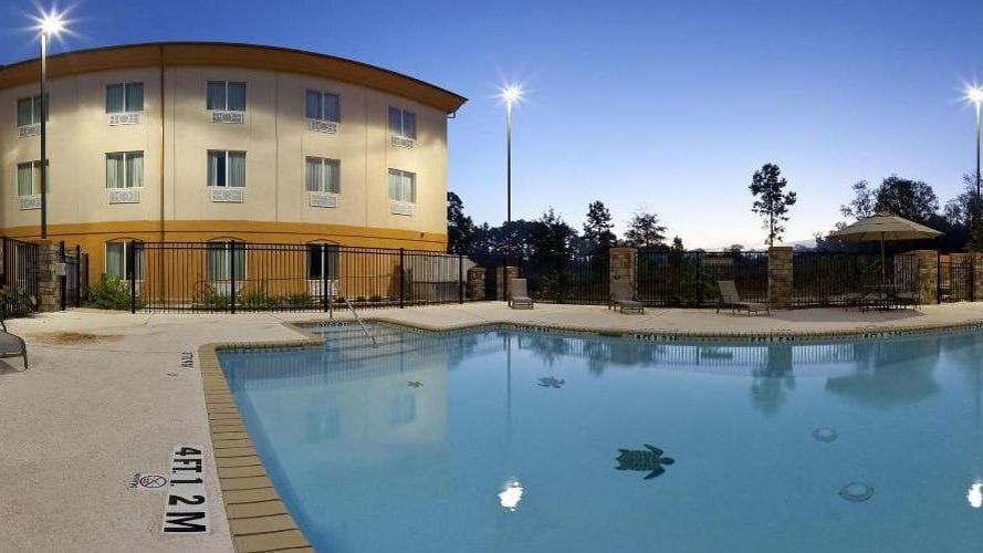 Holiday Inn Express Hotel & Suites Marshall South