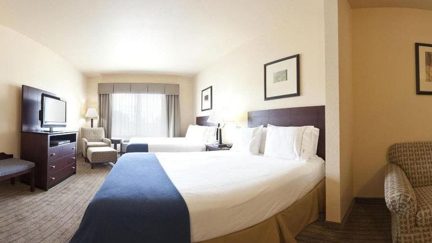 Holiday Inn Express Hotel & Suites Marshall South