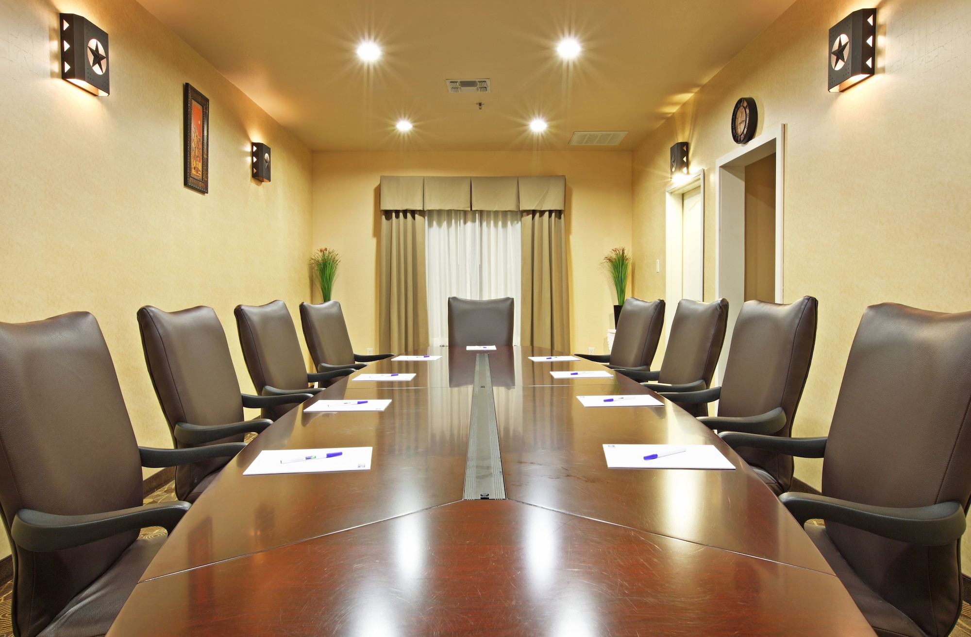 Holiday Inn Express Hotel & Suites Marshall South