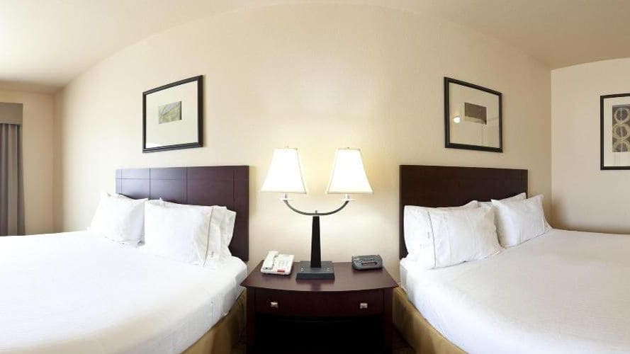 Holiday Inn Express Hotel & Suites Marshall South