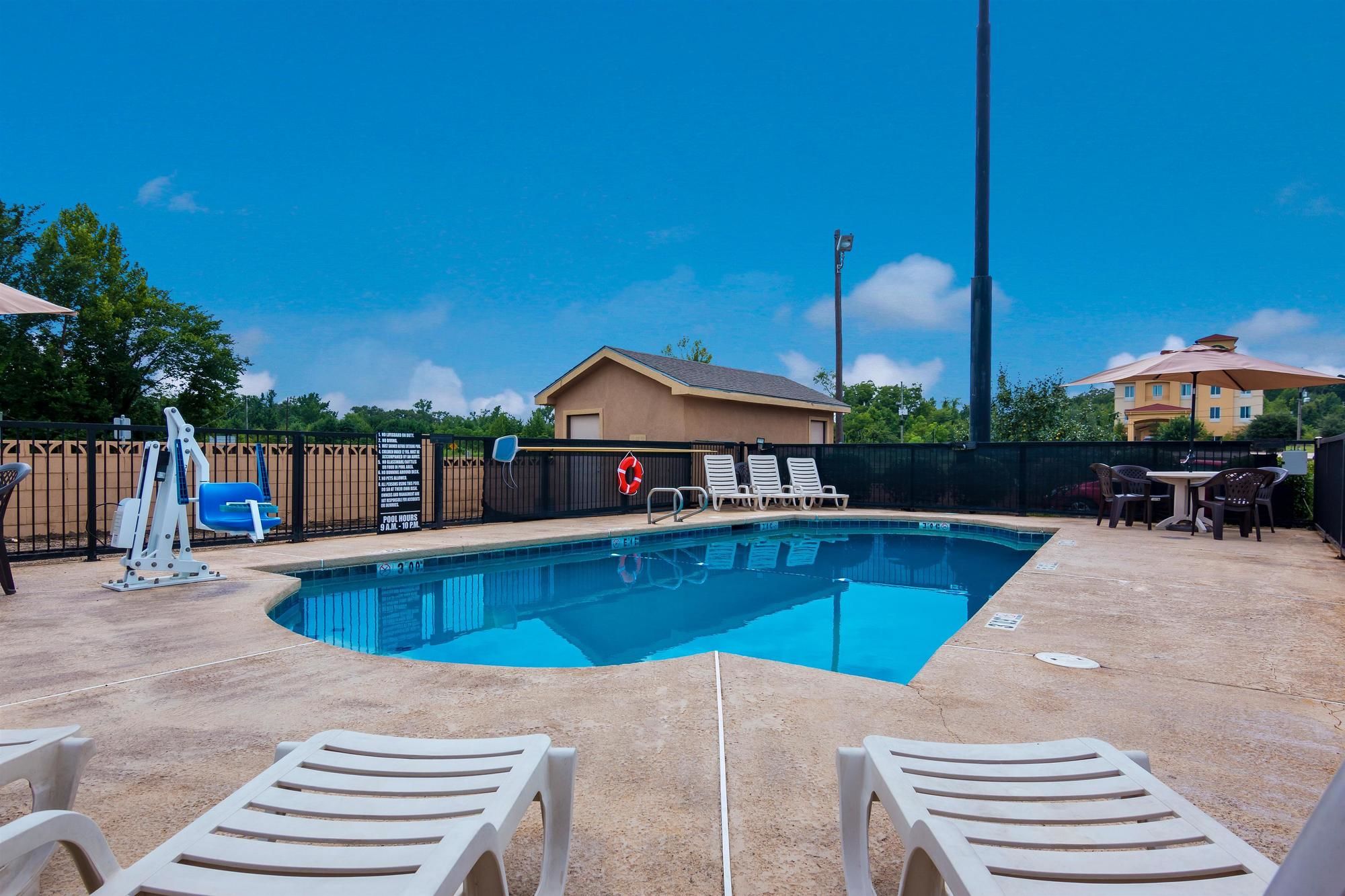 Motel 6 Marshall Tx
