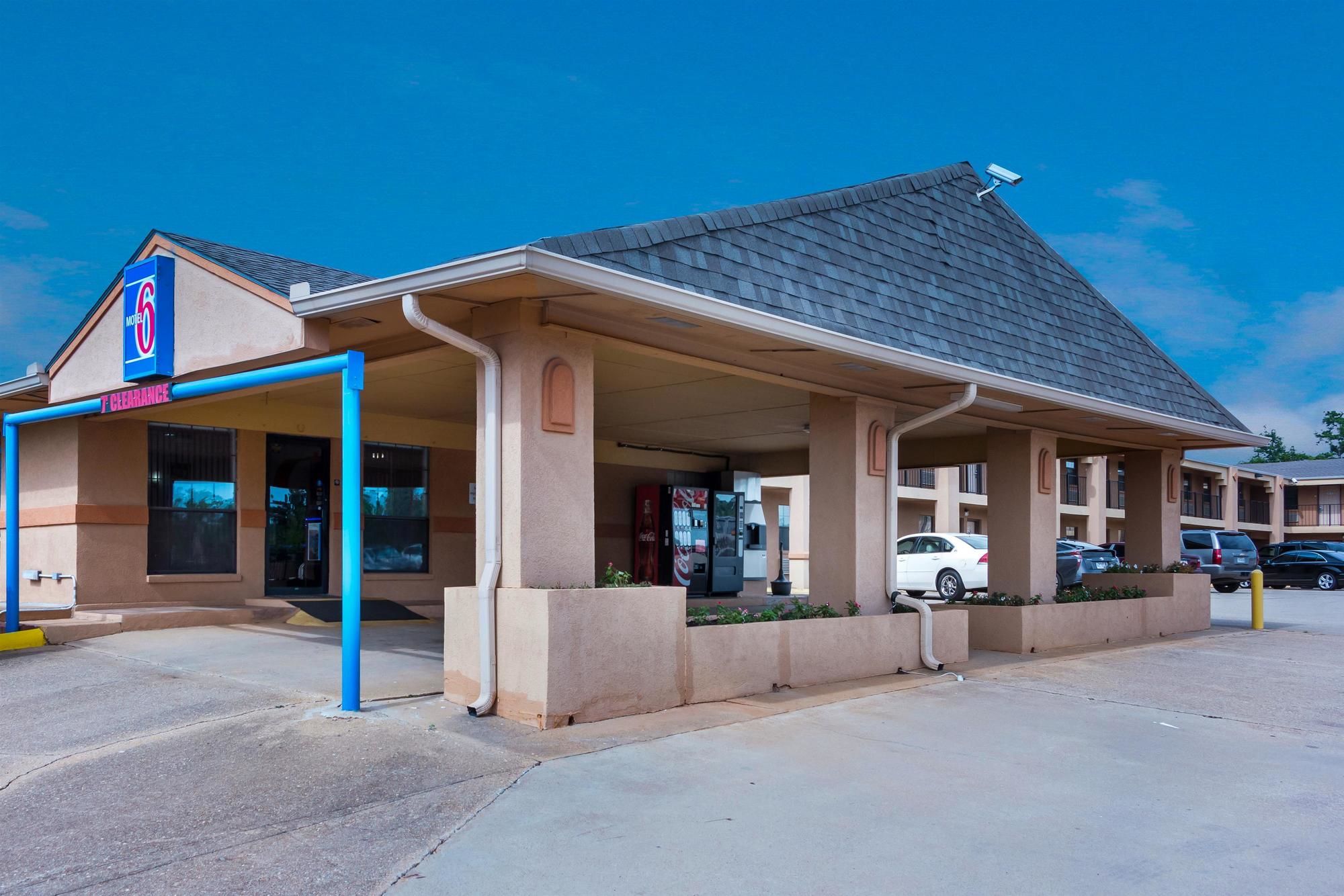 Motel 6 Marshall Tx
