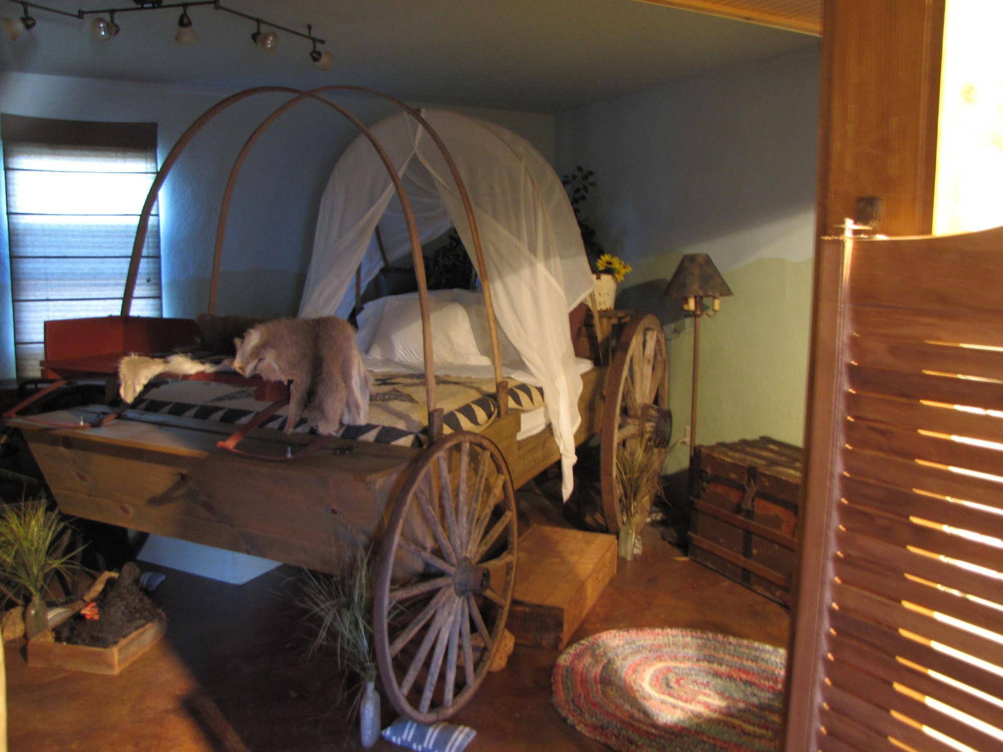 Covered Wagon Suite