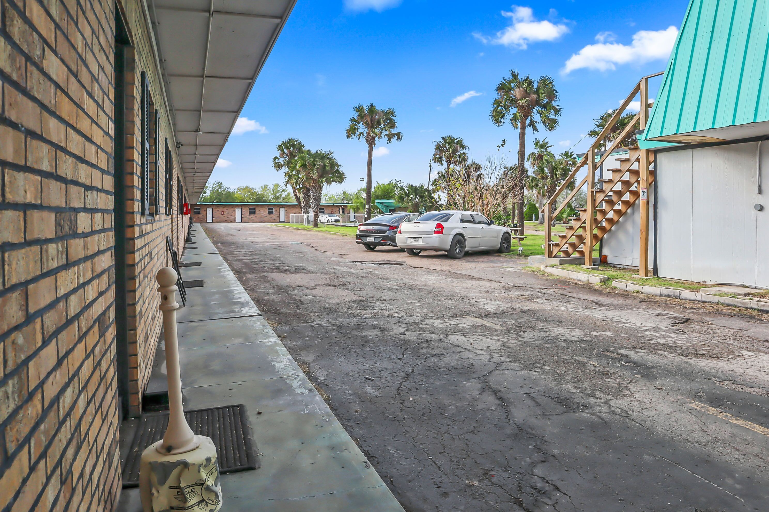 Mathis Motel & RV Park