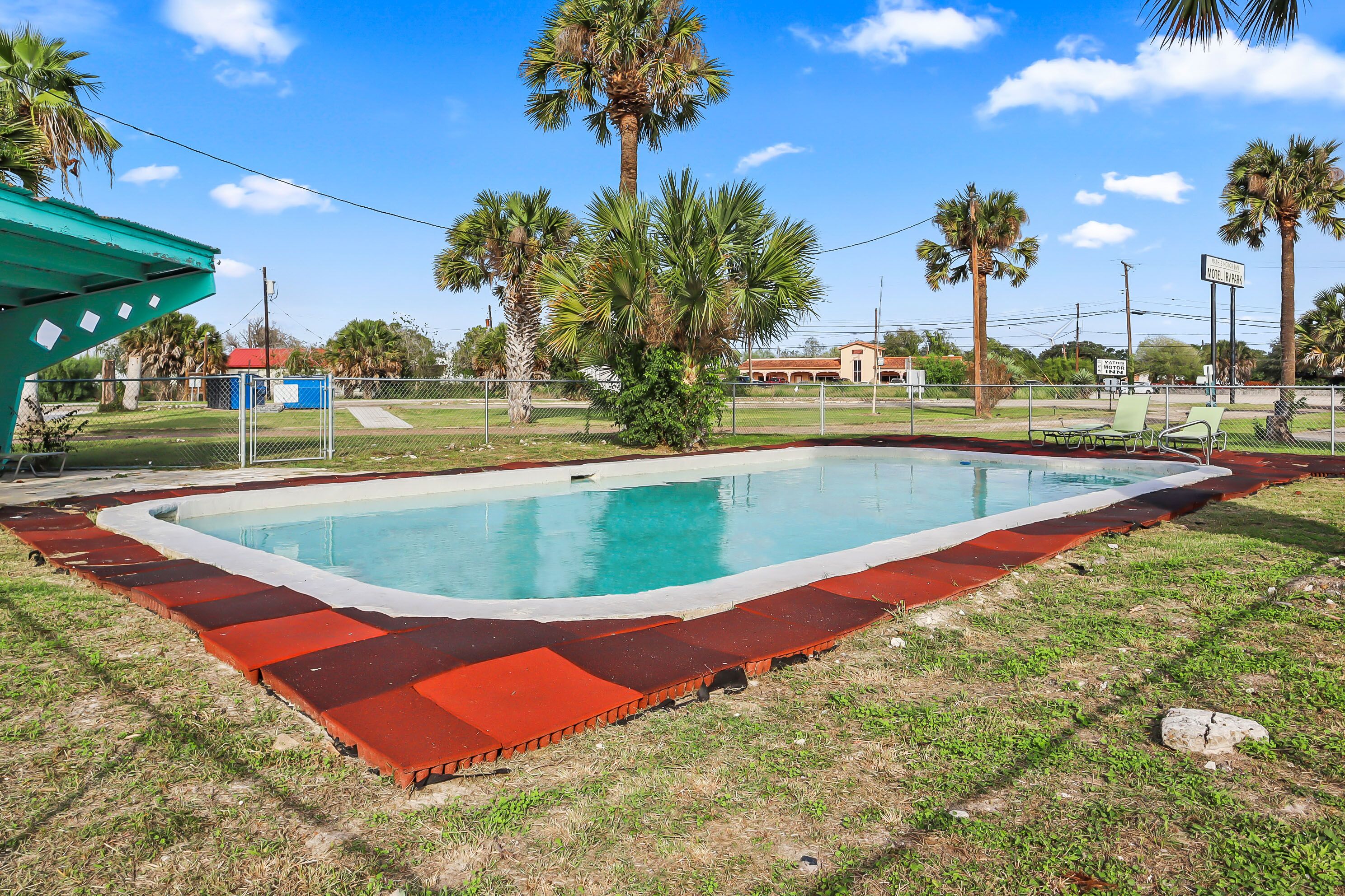 Mathis Motel & RV Park