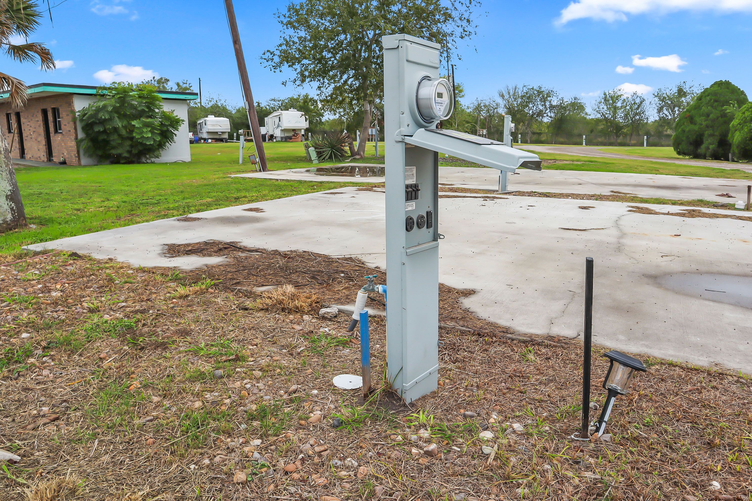 Mathis Motel & RV Park