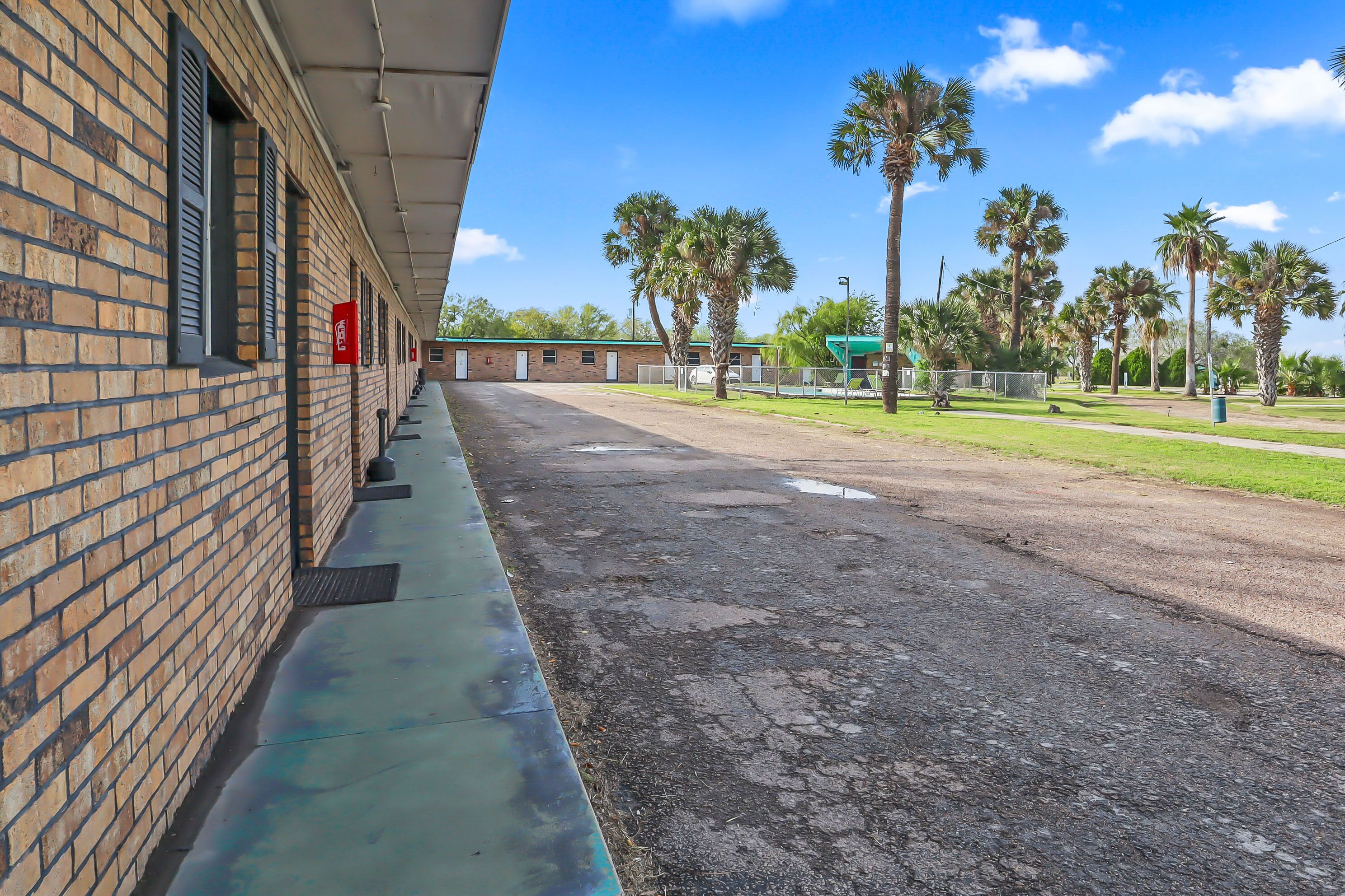 Mathis Motel & RV Park
