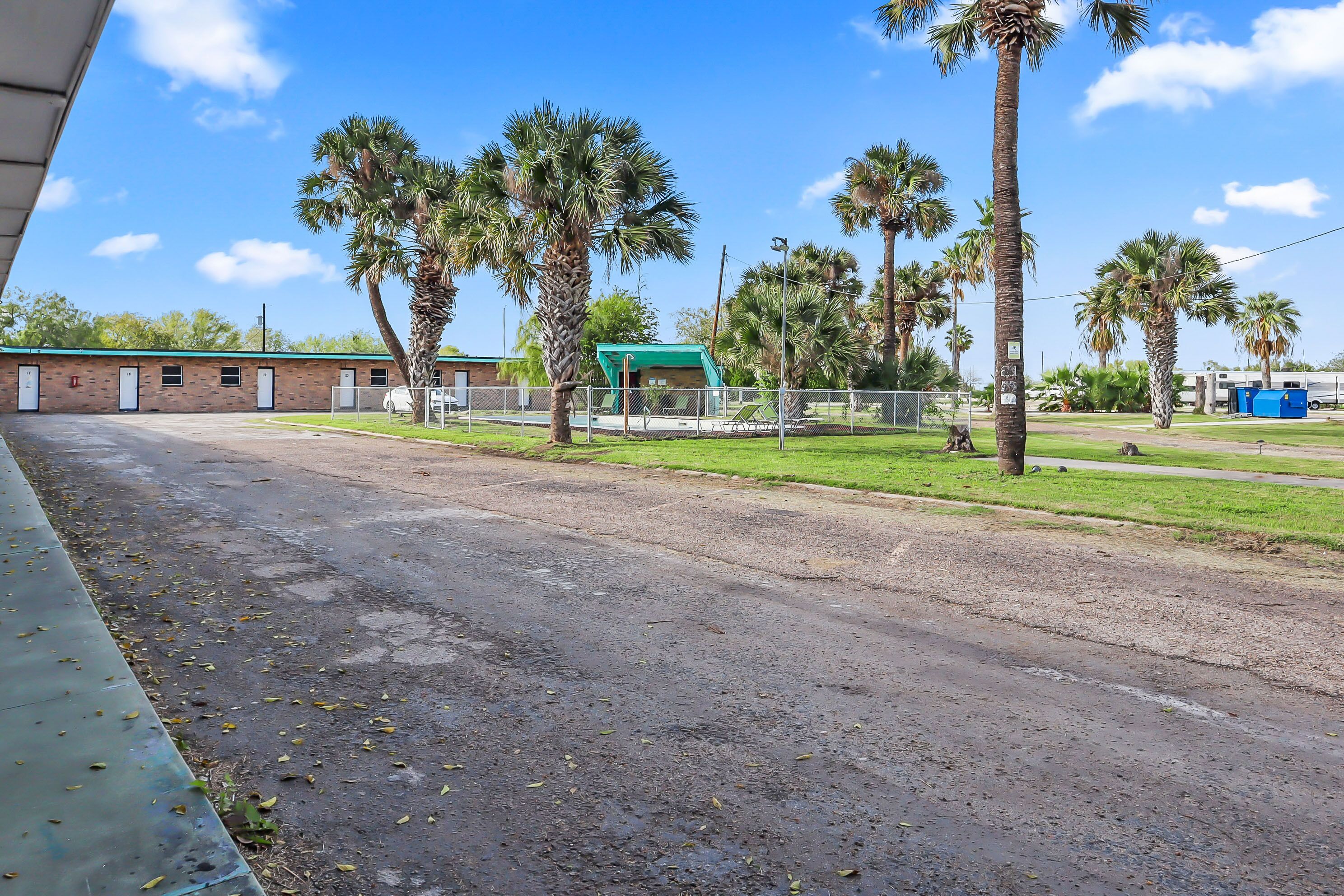 Mathis Motel & RV Park