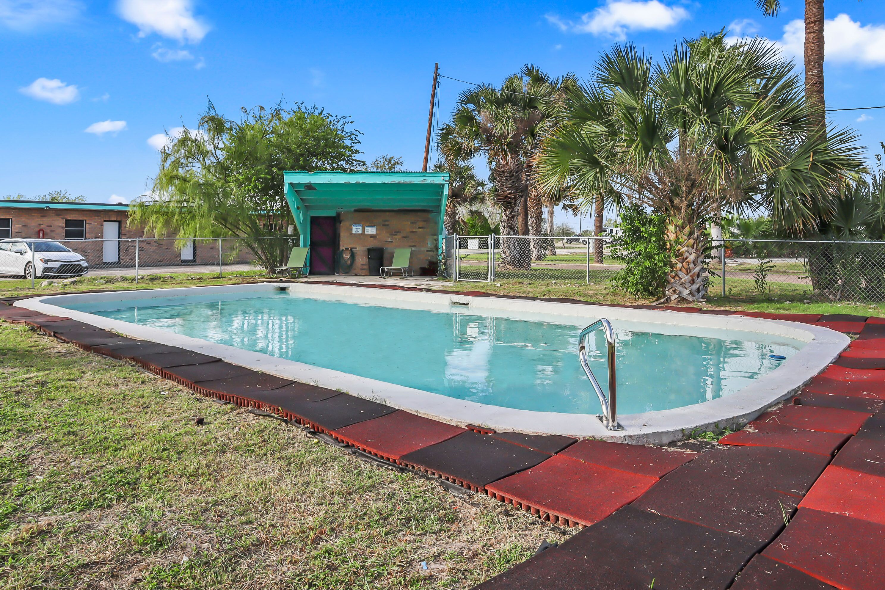 Mathis Motel & RV Park